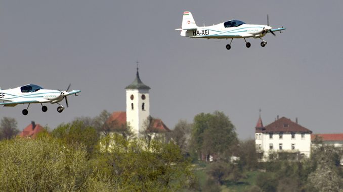Das neue Propellerflugzeug aus Ungarn wird von einem Siemens-eAircraft-Elektromotor angetrieben und auch von Akkus des deutschen Elektrokonzerns gespeist.